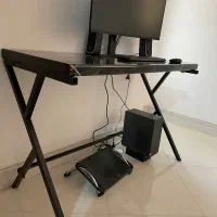 میز تحریر و گیمینک و کامپیوتر