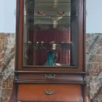 بوفه مدل دار  داخلش آیینه داره