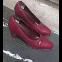 کفش پاشنه بلند چرم زنانه سایز ۳۸ به همراه اشانتیون