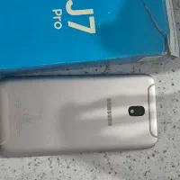 یک عدد گوشی سامسونگ