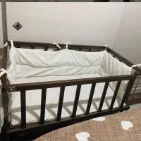 تخت کنار مادر