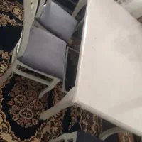 غذاخوری شش نفره تمیز به علت کمبود جا