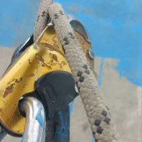 کاردر ارتفاع عایق نانو تخصصی،پیچ ورول پلاک|خدمات پیشه و مهارت|کرمانشاه, |دیوار