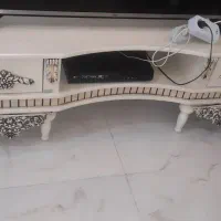 یک عدد میزی تی وی
