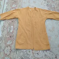 تعدادی مانتو و شال در حد نو