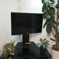 تلویزیون ال جی و میز