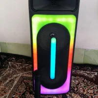 باند بزرگ با میکروفن بی سیم