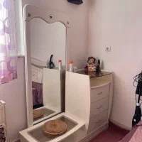 تخت به همراه آینه دراور، پاتختی و خوشخواب|تخت و سرویس خواب|بیرجند, |دیوار