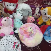 تعدادی عروسک ی کیف دوعددکلاه درحدنو