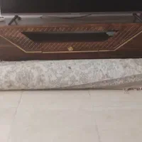 میز تلویزیون و نیز عسل