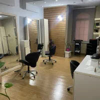 اجاره اتاق وصندلی وتخت مژه در سالن زیبایی بانوان