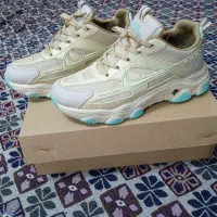 کفش اسپرت در حد نو.