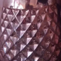 گلدان بلند شیشه ای با دسته گل همه رز