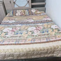 میز آرایش و تخت بهمراه تشک و بوفه و آینه