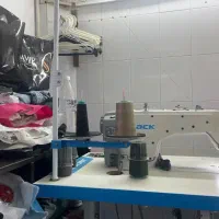 خیاط خانوم متعهد به کار  ،حرفه ای در زمینه ی خیاطی