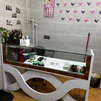 ویترین و قفسه مغازه