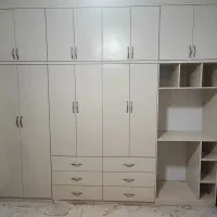 کمد دیواری متحرک رنگ کرم