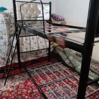 دو طبقه فلزی تخت