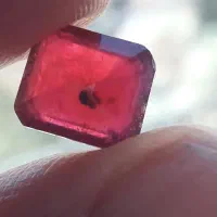 یاقوت ذغال دار بسیار خاص