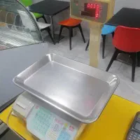 صندلی نشکن و ترازو