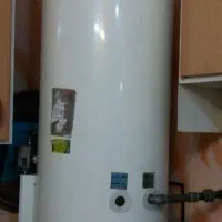 آبگرمکن مخزنی و میز