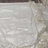 رو تختی ساتن روی آن تور کار شده