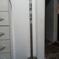 یک عدد آباژور ایستاده با رویه استیل بفروش میرسد