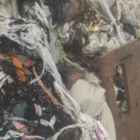 خرید وفروش ضایعات پارچه