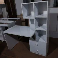 میز تحریر و کتابخانه