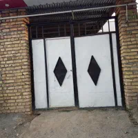 درب حیاط منزل درب در زرین رود هست