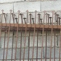 درب کارگاهی ونرده روی دیوار|مصالح و تجهیزات ساختمان|بهار, |دیوار