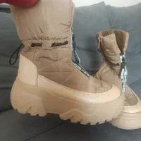 بوت دخترانه سالم در حد نو سایز ۳۹