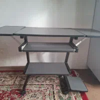 میز مطالعه و آگهی