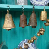 زنگوله  قرچه  های قدیمی|کلکسیون اشیاء عتیقه|رشت, خواهر امام|دیوار