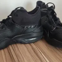 کفش والیبال و بسکتبال اورجینال جردن سایز ۴۰|کیف، کفش، کمربند|کلیبر, |دیوار