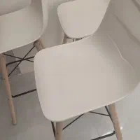 صندلی پایه چوبی و نشیمن فایبرگلاس