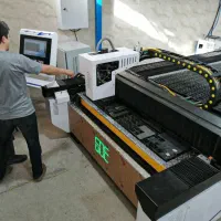 اپراتور دستگاه لیزر cnc