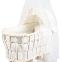 تخت چوبی و گهواره نوزاد