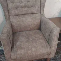 یک دست مبل راحتی دارم میخوام بفروشم