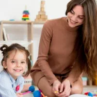 پرستار کودک و کمک در امور منزل