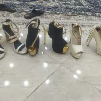 تعدادی کفش مجلسی