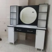 میز آرایشگاه در حد نو