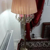 آباژور ایستاده