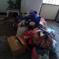 تعداد زیادی لباس زنانه مانتو شلوار شومیز کاپشن کیف