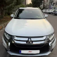 میتسوبیشی اوتلندر ۲۰۱۷، تیپ ۳ ، دو دف