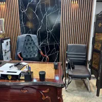 منشی جهت کار در نمایشگاه اتومبیل