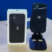 یک دستگاه آیفون ۱۱ مشکی تمیز با سلامت باطری ۱۰۰