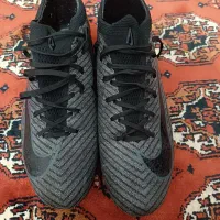 کفش فوتبالی خوب ولی من دوست ندارم|کیف، کفش، کمربند|سنگدوین, |دیوار