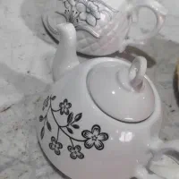 دو عدد قوری چینی