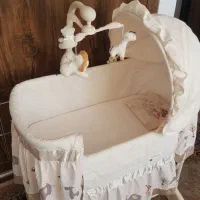 تخت گهواره کنار مادر